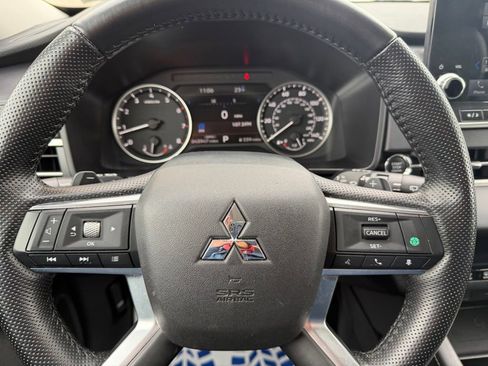 Used 2024 Mitsubishi Outlander SE Black Edition image 23