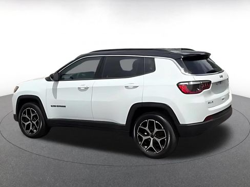 Used 2025 Jeep Compass Limited AWD/4WD image 10