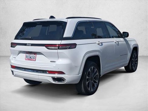 Used 2025 Jeep Grand Cherokee Overland w/ Luxury Tech Group IV AWD/4WD image 5