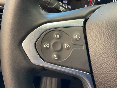 Used 2023 Chevrolet Traverse LT image 21