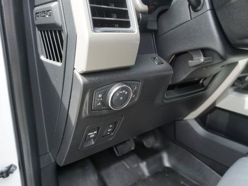 Used 2019 Ford F150 Lariat w/ Trailer Tow Package AWD/4WD image 19