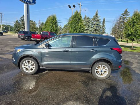 Certified 2019 Ford Escape SE FWD image 2