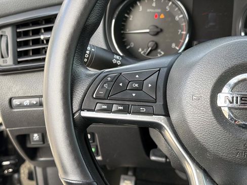 Used 2020 Nissan Rogue S image 31