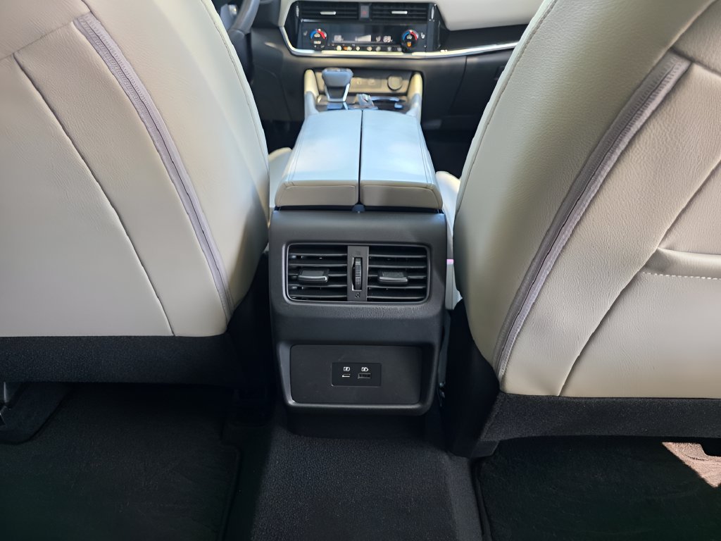 Used 2023 Nissan Rogue SL AWD/4WD image 9