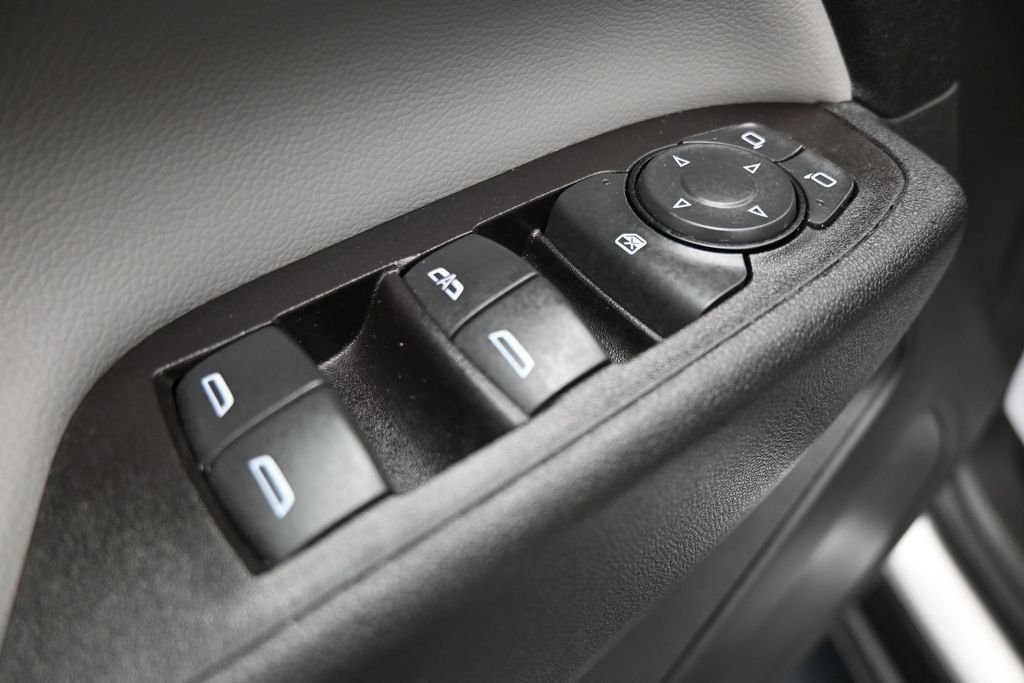 Used 2022 Chevrolet Equinox LS w/ LPO, Floor Liner Package FWD image 11