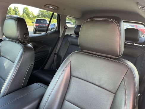 Used 2023 GMC Terrain SLT AWD/4WD image 16