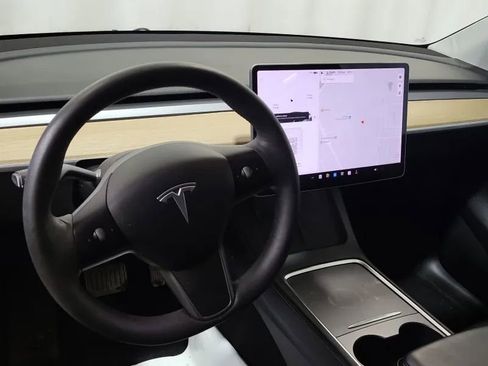 Used 2021 Tesla Model Y Long Range AWD/4WD image 3
