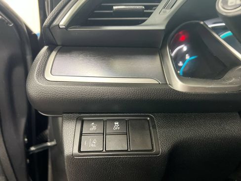 Used 2018 Honda Civic Touring image 19