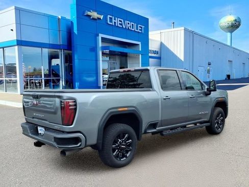 Used 2025 GMC Sierra 2500 AT4 AWD/4WD image 3