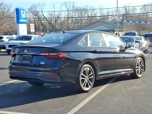 Used 2024 Volkswagen Jetta Sport image 6