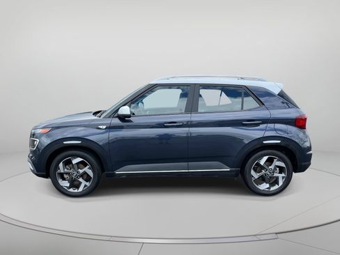 Used 2023 Hyundai Venue Limited FWD image 7