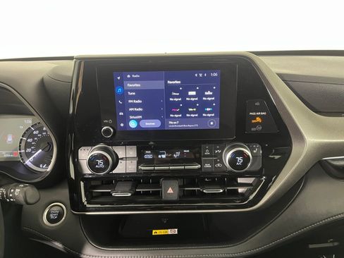 Used 2024 Toyota Highlander XLE image 20