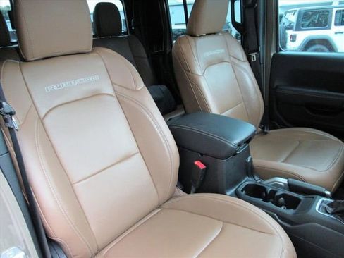 Used 2020 Jeep Gladiator Rubicon w/ Dual Top Group AWD/4WD image 11