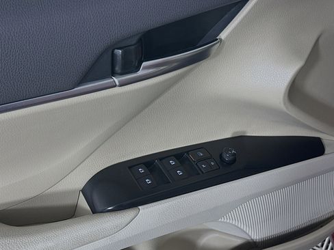 Used 2019 Toyota Camry LE FWD image 14