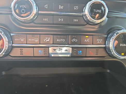 Used 2023 Ford F150 Lariat w/ Trailer Tow Package image 32