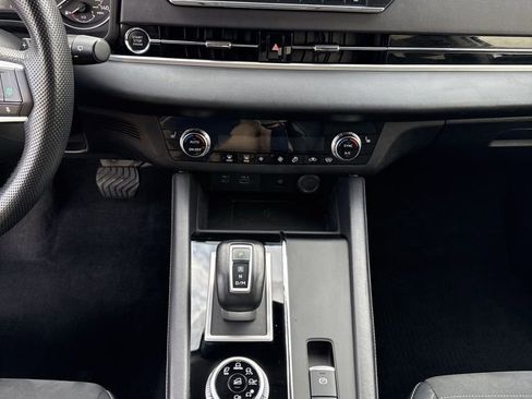 Used 2024 Mitsubishi Outlander SE Black Edition image 29