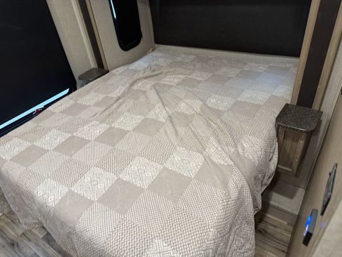 Used 2017 Ford E-450 and Econoline 450 Super Duty w/ Motorhome Prep Package RWD image 78