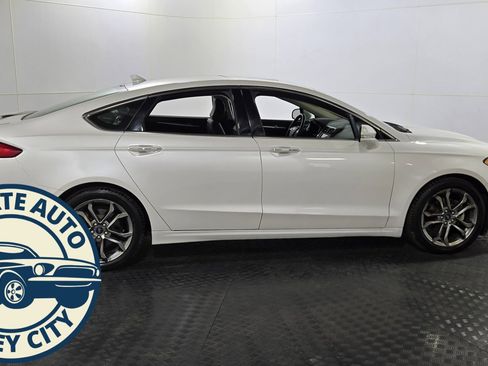Used 2020 Ford Fusion Titanium image 8