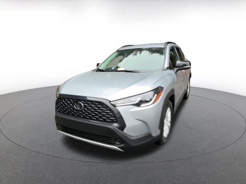 Used 2025 Toyota Corolla Cross LE image 7