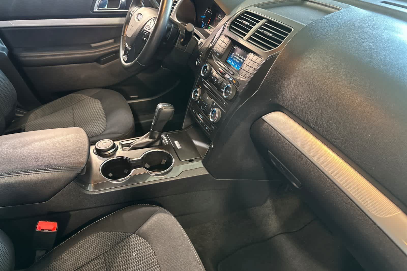Used 2017 Ford Explorer XLT AWD/4WD image 18