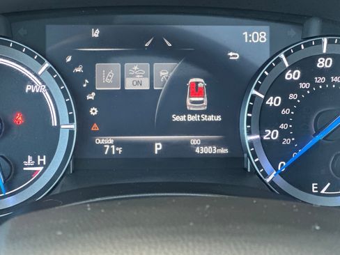 Certified 2021 Toyota Highlander XLE FWD image 25