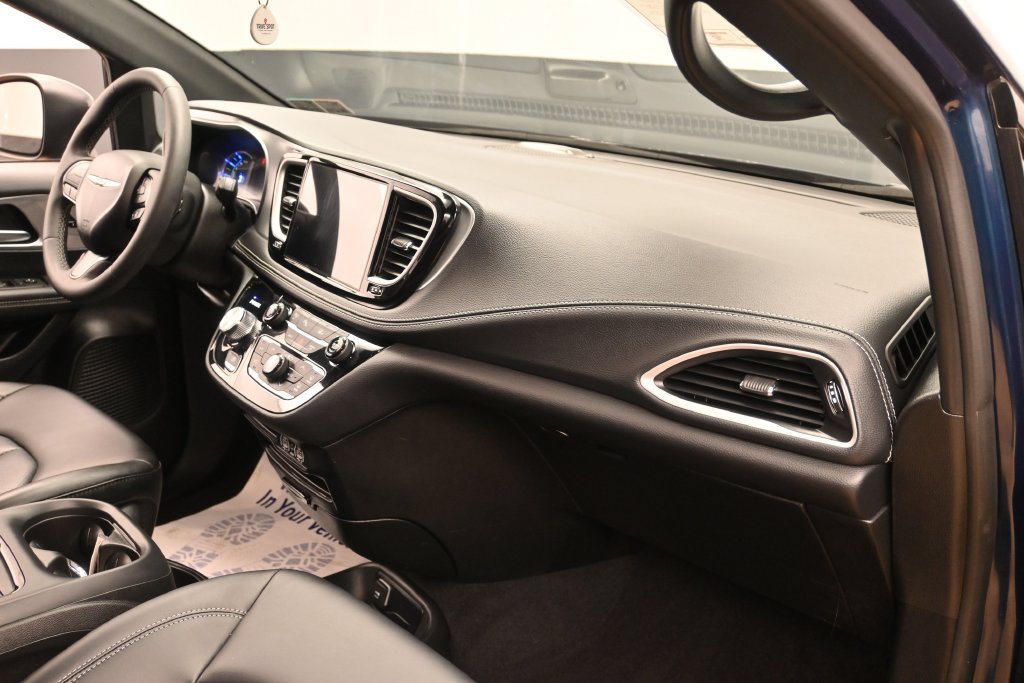Used 2023 Chrysler Pacifica Touring-L w/ S Appearance Package FWD image 28