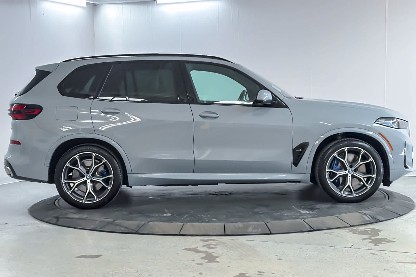 Used 2024 BMW X5 xDrive50e w/ M Sport Package AWD/4WD image 8
