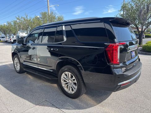 Used 2022 GMC Yukon SLT w/ SLT Luxury Package image 4
