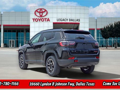 Used 2024 Jeep Compass Trailhawk AWD/4WD image 7