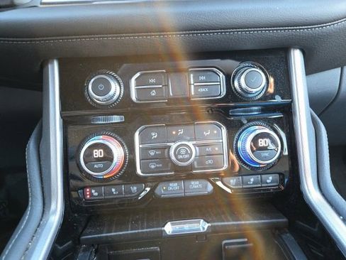 Used 2022 GMC Yukon Denali w/ Denali Premium Package image 13