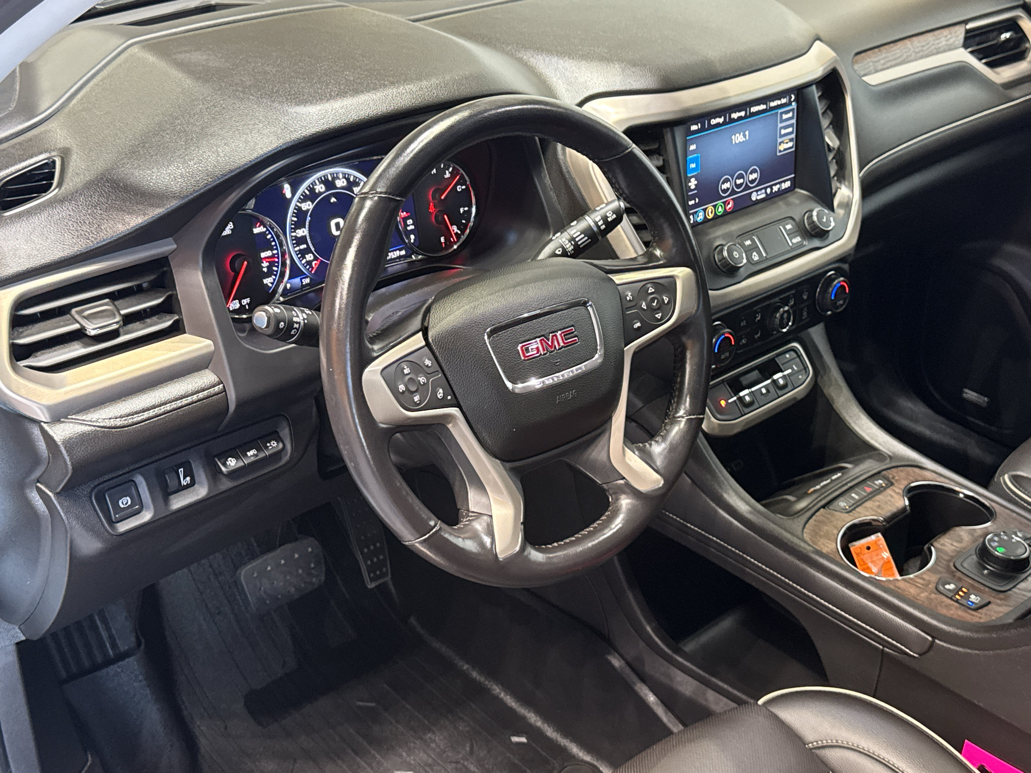 Used 2021 GMC Acadia Denali w/ Denali Ultimate Package AWD/4WD image 18