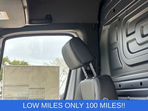 Used 2025 Mercedes-Benz Sprinter 2500 image 10