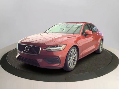 Used 2019 Volvo S60 T5 Momentum w/ Premium Package FWD image 3
