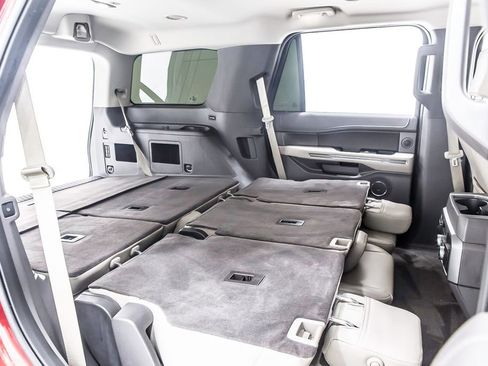 Used 2018 Ford Expedition XLT w/ Equipment Group 202A RWD image 36