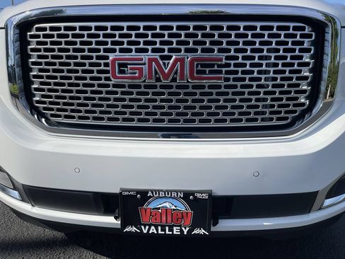 Used 2016 GMC Yukon Denali w/ Enhanced Security Package AWD/4WD image 32