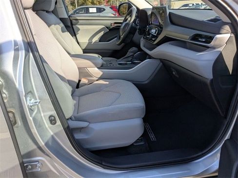 Used 2023 Toyota Highlander LE image 38
