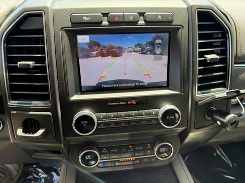 Used 2020 Ford Expedition Limited image 24
