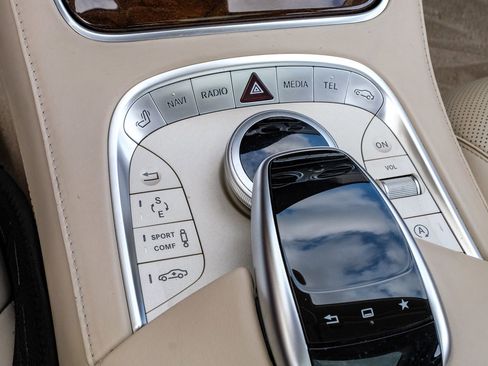 Used 2015 Mercedes-Benz S 550 Sedan w/ Sport Package w/ Sport Package image 26