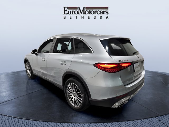 Used 2024 Mercedes-Benz GLC 300 4MATIC image 3