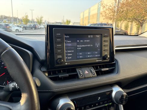 Used 2022 Toyota RAV4 XLE Premium image 23