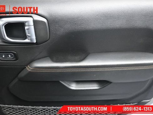 Used 2021 Jeep Gladiator Mojave w/ Dual Top Group AWD/4WD image 30