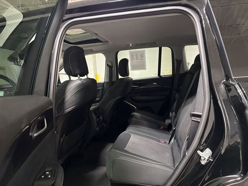 Used 2022 Jeep Grand Cherokee Laredo w/ Luxury Tech Group I image 23