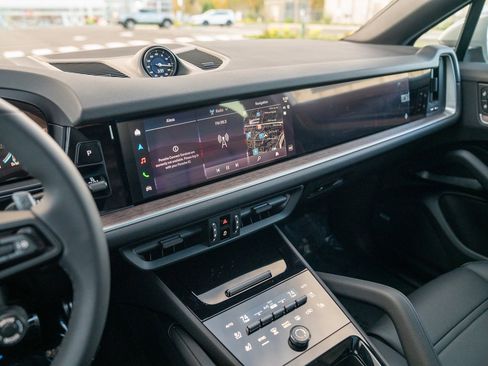 New 2026 Porsche Cayenne E-Hybrid image 16