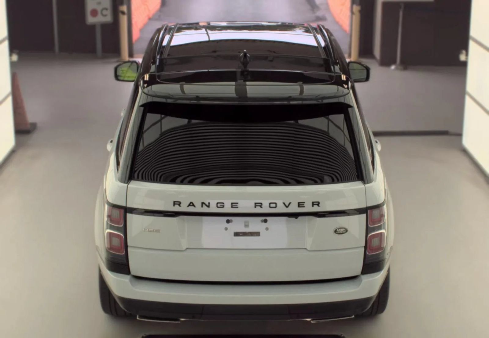 Used 2019 Land Rover Range Rover HSE AWD/4WD image 4