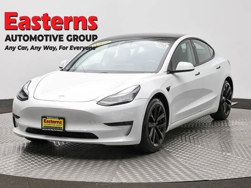 Used 2021 Tesla Model 3 Standard Range Plus image 1