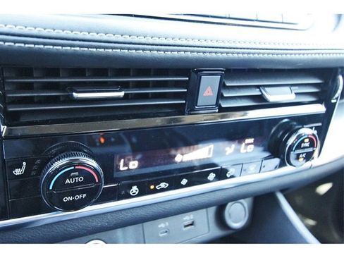 Used 2021 Nissan Rogue SV w/ Premium Package image 25