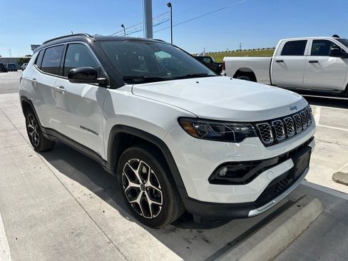 Used 2025 Jeep Compass Limited AWD/4WD image 2