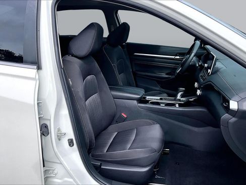 Certified 2022 Nissan Altima 2.5 SV w/ SV Premium Package FWD image 9