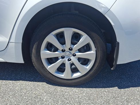 Used 2024 Toyota Corolla LE FWD image 7