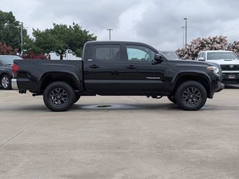 Used 2023 Toyota Tacoma SR5 AWD/4WD image 4